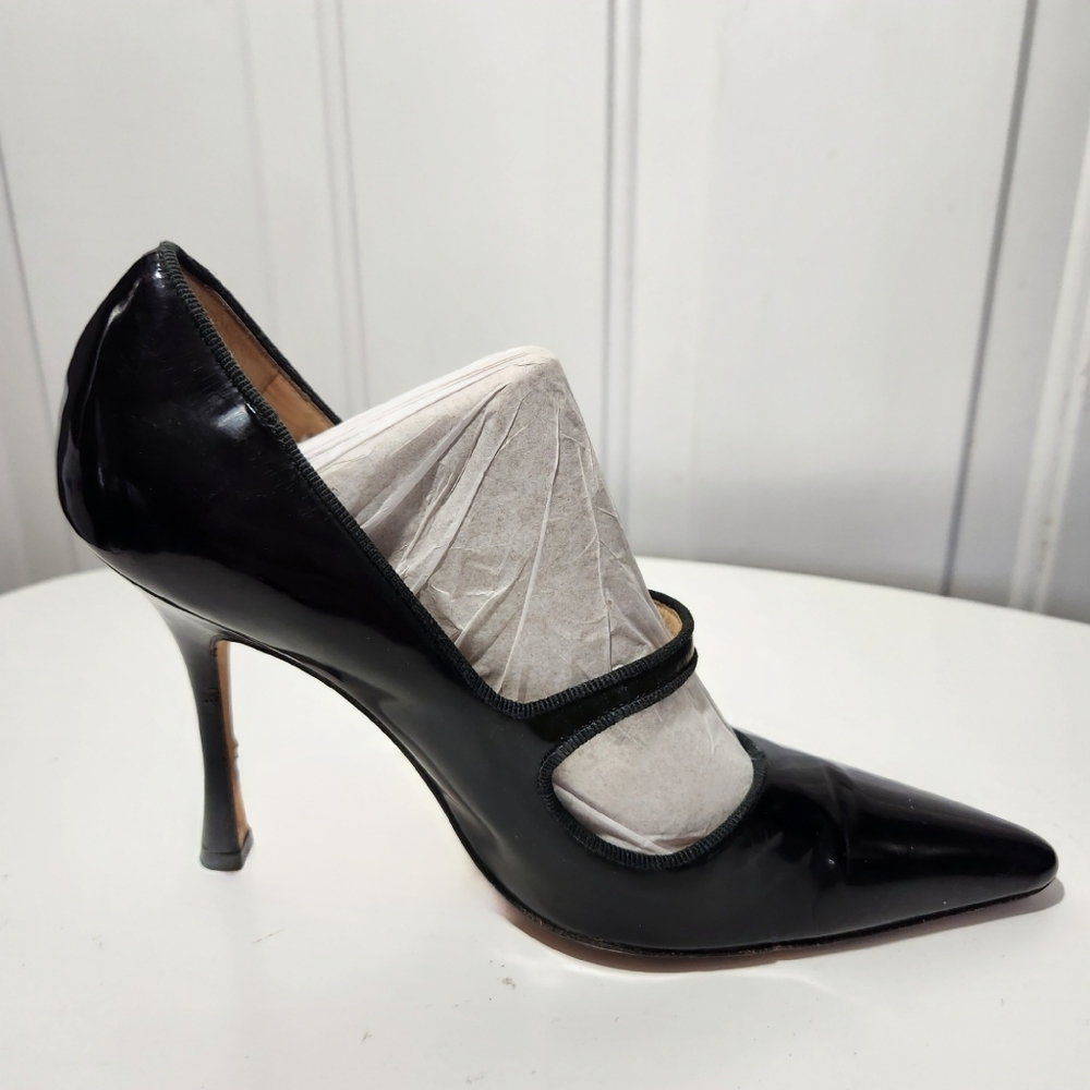 Manolo Blahnik LEFT SHOE Black Leather Button Strap Pointed Toe Heel Size 37=7